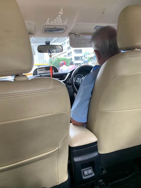 緊張しながら乗り込んだGrab車内の様子