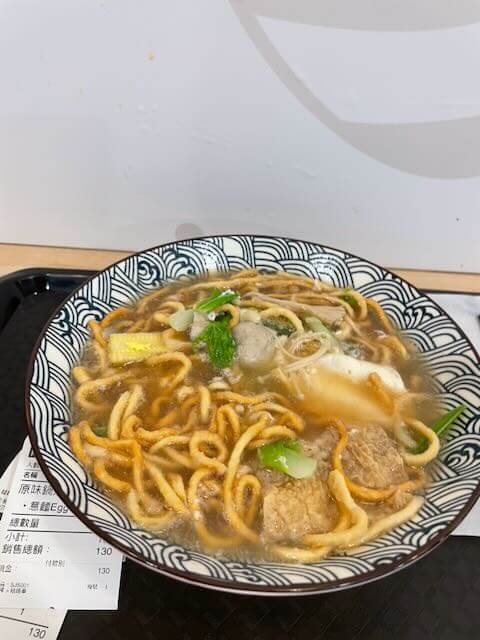 フードコートの麺料理